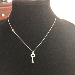 Elegant Juicy Couture Silver Key Pendant Necklace gently worn (see pics closely)